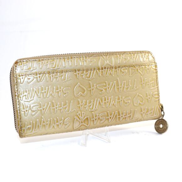 Samantha Thavasa Embossed Zip Wallet – Beige Patent Logo Print - Picture 2 of 8